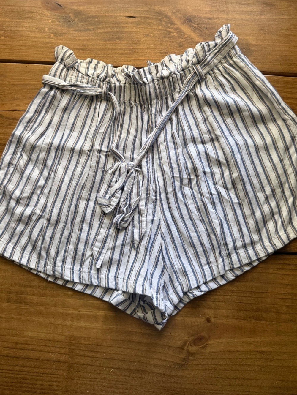 Hollister Ultra High-Rise Striped Paperbag Waist Shorts Size Small